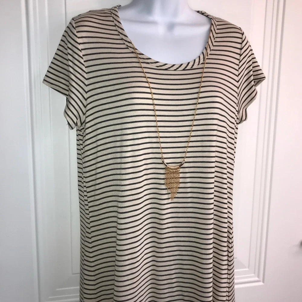 đź”´ 4/$15 Forever Rose striped ss dress with attached necklace in size Jrs XL NWT - Picture 3 of 11